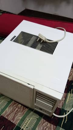 Window ac general pure geniune good condition home. Use white colour