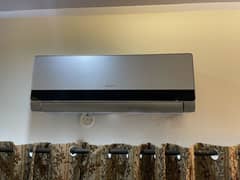 KENWOOD 1 TON AC GOOD CONDITION