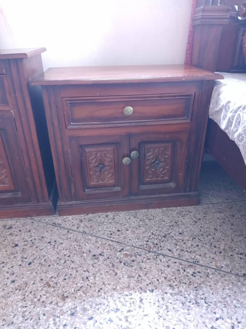 Dressing and side table's 3