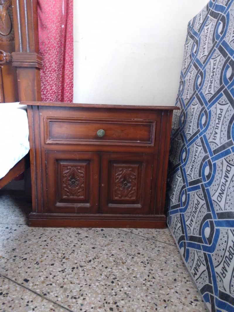 Dressing and side table's 4