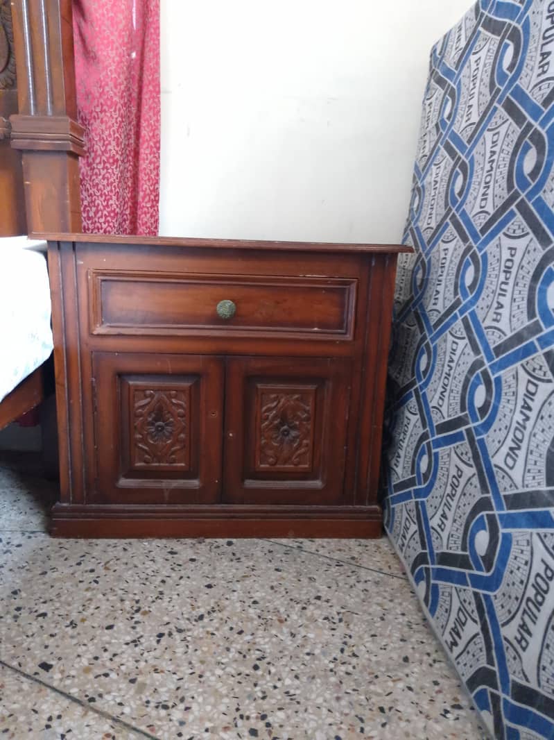 Dressing and side table's 5