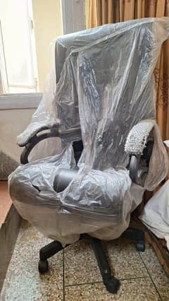 rotating Office chair  urgent sale  principal chair