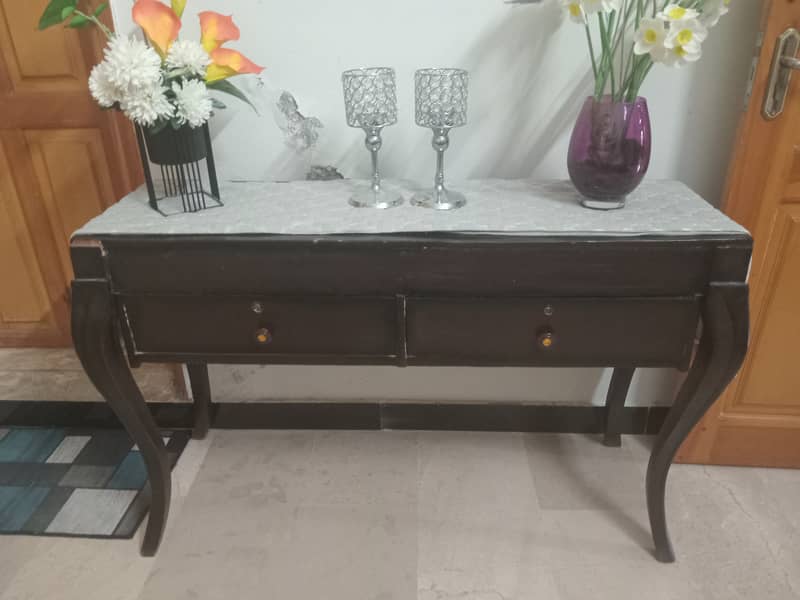 7 seater sofa with center table and side table and one console 0