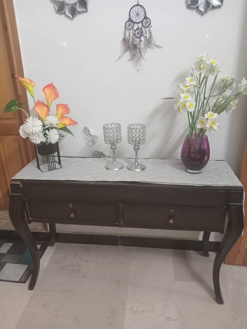 7 seater sofa with center table and side table and one console 1