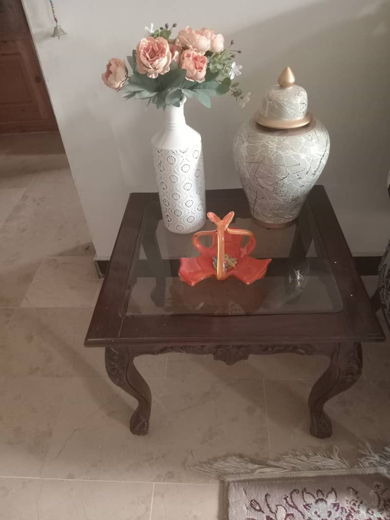 7 seater sofa with center table and side table and one console 3