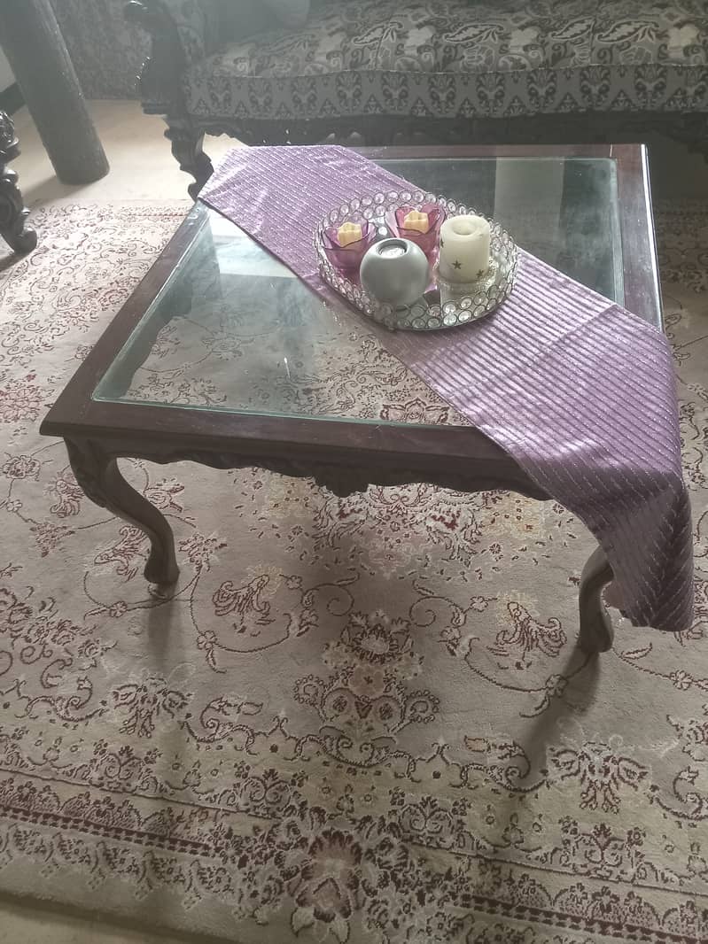 7 seater sofa with center table and side table and one console 4