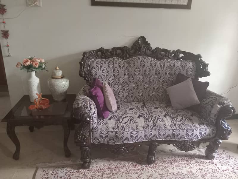 7 seater sofa with center table and side table and one console 5