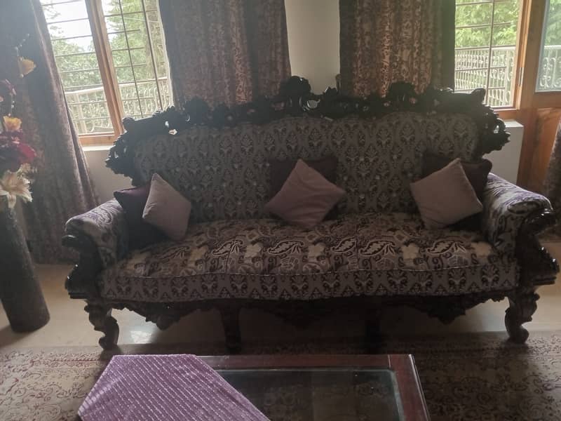 7 seater sofa with center table and side table and one console 6