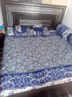 Bed & shocase+ singar mez