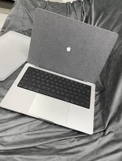 Apple Mack book proM2 max 32 GB ram 1tb ssd