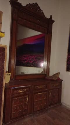 Room Mirror Table