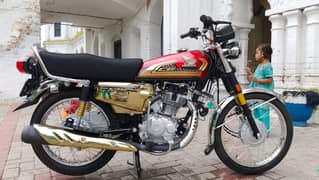 Honda 125 condition 10 by 11/2100 km  ha number or documents all ok