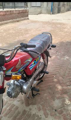 CD 70 new condition es number pa rabta krn 03164988106