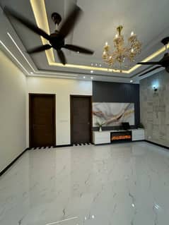10 Marla Beautiful House for Rent in Bismillah Housing Scheme