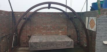 Heavy-Duty Iron Swing for Rooftop/Garden – Excellent Condition