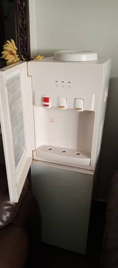 excellent condition water dispenser