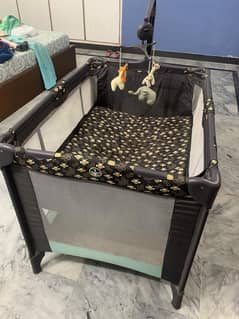 baby crib and playpen