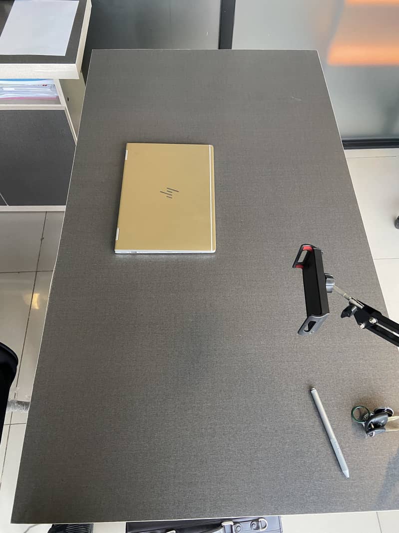 Office table 4 by 2.5ft with side shelf 3