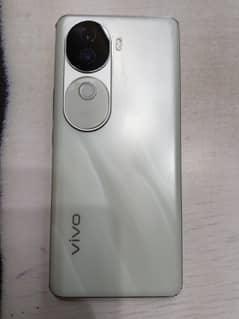 vivov27e 10/10 condition dibba +charger available