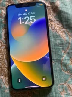 Iphone x 64gb non pta sirf back py choti c line pta ni chlta wo zada