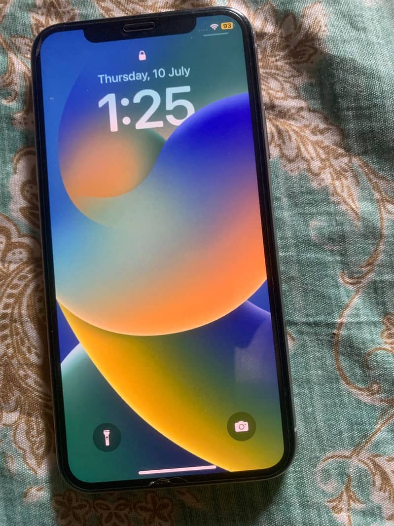 Iphone x 64gb non pta sirf back py choti c line pta ni chlta wo zada 0
