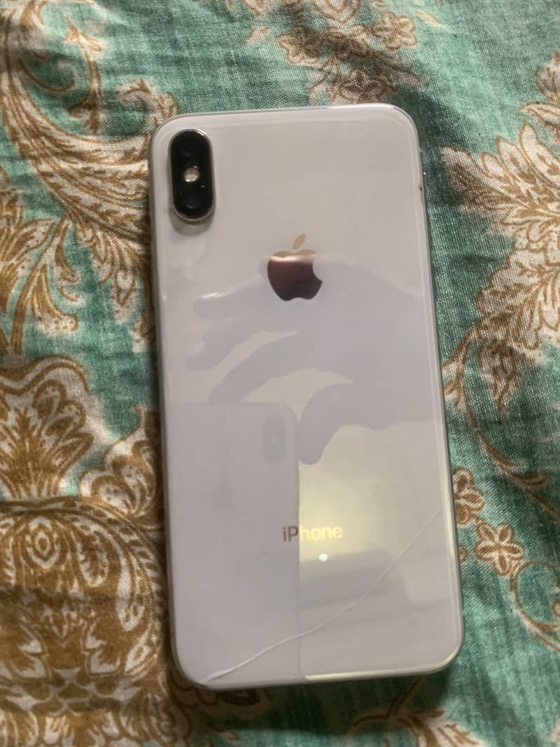 Iphone x 64gb non pta sirf back py choti c line pta ni chlta wo zada 1