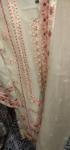 large size beautiful embroidery  3 pc suit  rashmii kpra