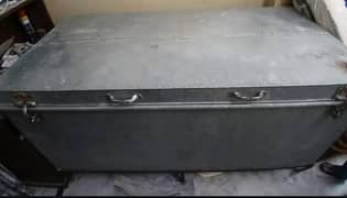 peti Jist ki  with stand  size 6x3  foot x 3 foot  in good condition