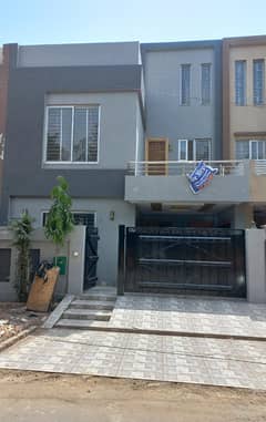 5 Marla luxury house For Rent In Bahria Town Lahore