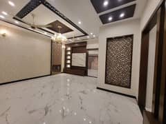 10 marla Like New Upper Portion For Rent In Bahria Town Lahore
