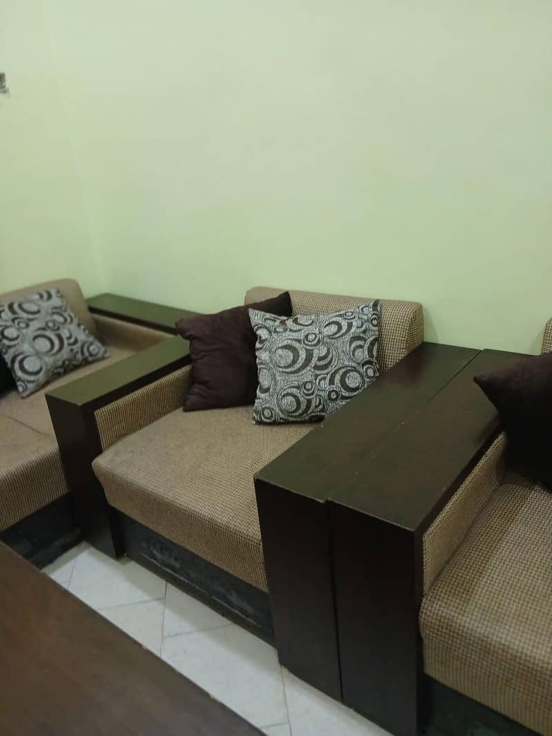 sofa and table good condition 0