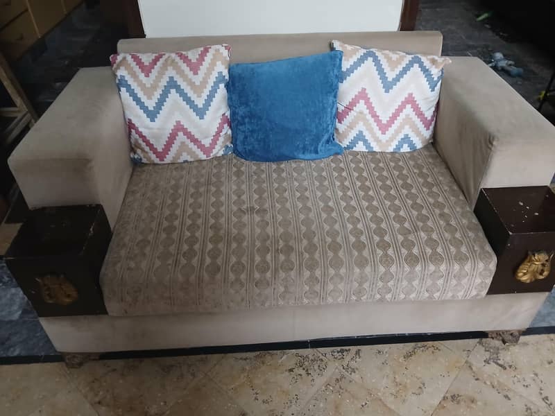 complete sofa set in good condition 2