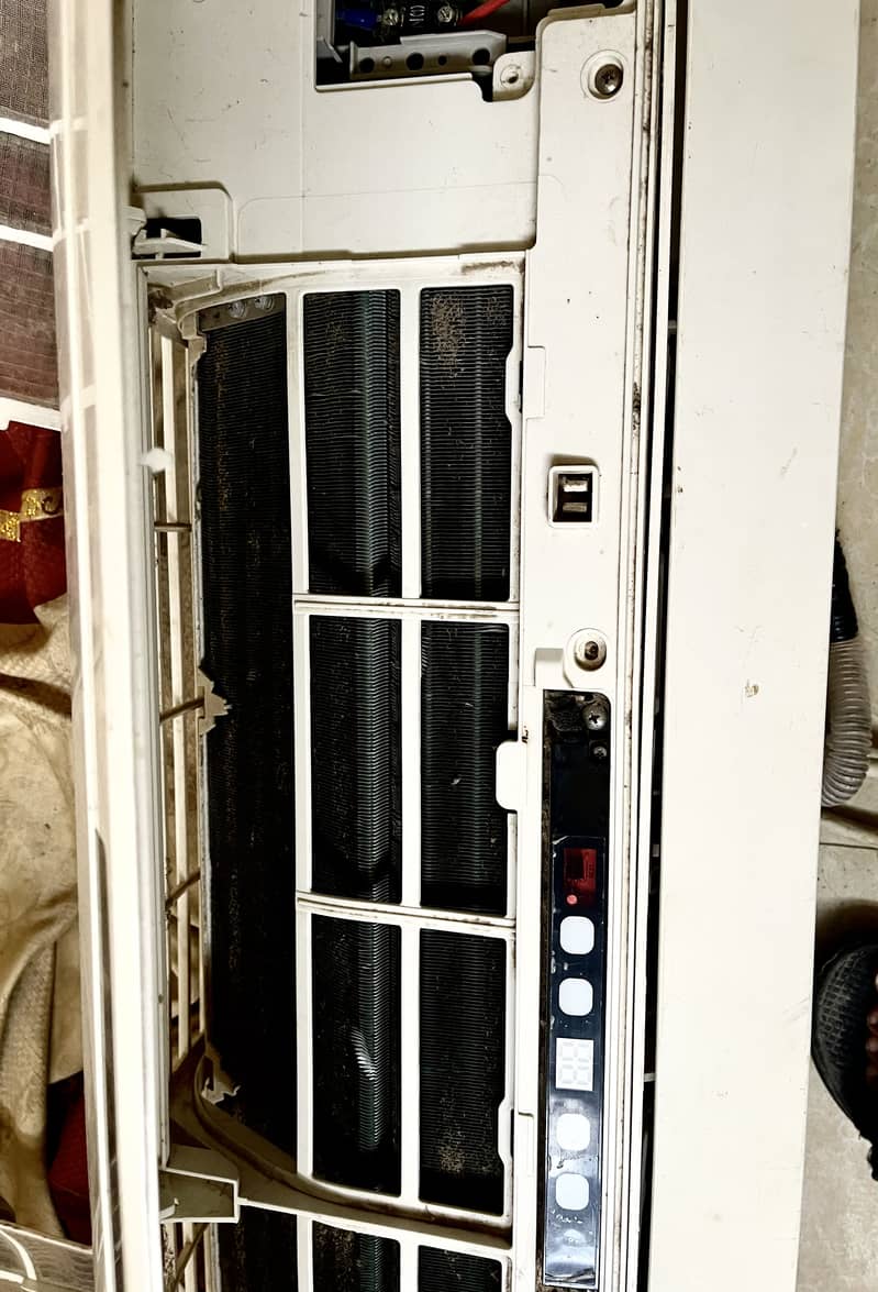 GREE SPLIT AC in very neat and genuine condition (only inner) 3