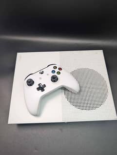 Xbox One s (like new) but little used