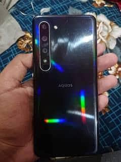 aquos r5