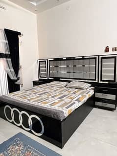 Modern bed set