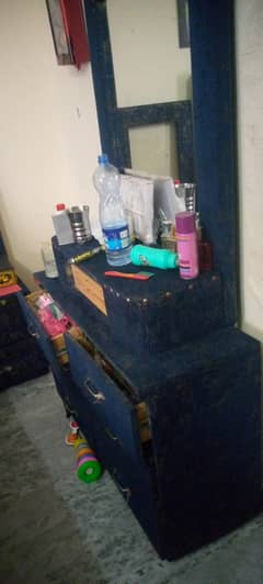 dressers and 2 side tabel