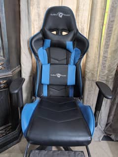 (Exchange Possible) Gaming Chair Razor Slightly used