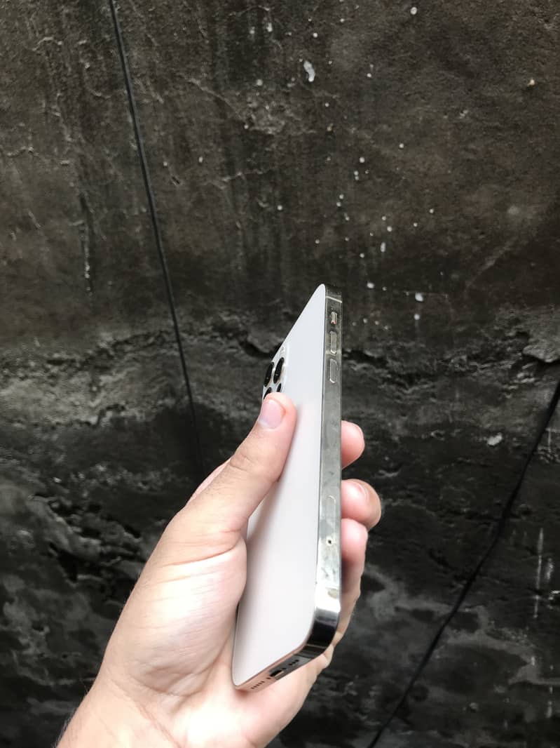 Iphone 12 pro ( factory unlock ) exchange possible with upgrade model 3