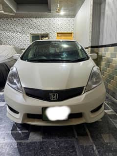 Honda Fit Semi Hybrid 1.5 2015 Neat & Clean