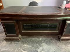Office table with 2 front chairs 1 year used only