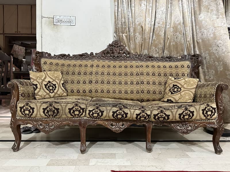 5 Seater chinoti sofa set with one center table and two side table 0
