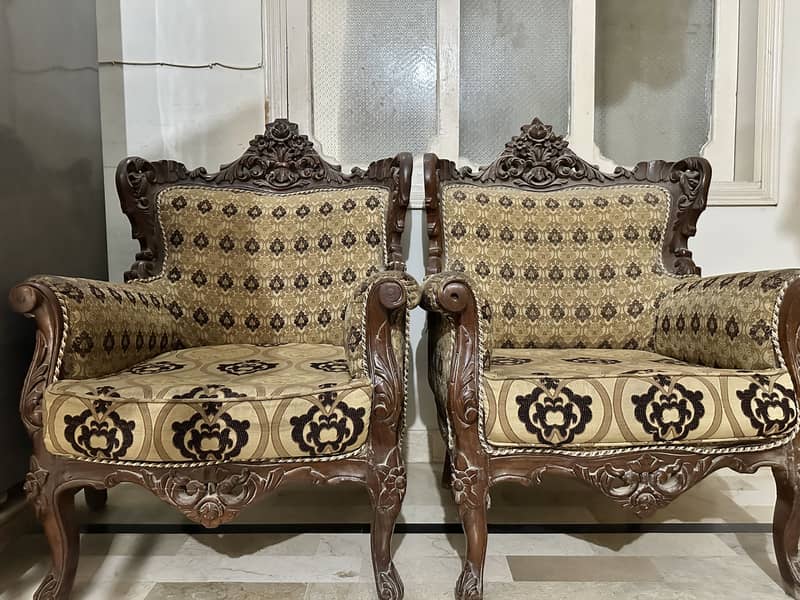 5 Seater chinoti sofa set with one center table and two side table 1