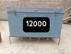 2 trunks hain 1 bdouble bed hai without matress 1 Almari hai