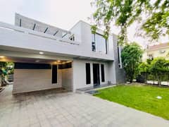 One kanal lightly used house in DHA phase 02