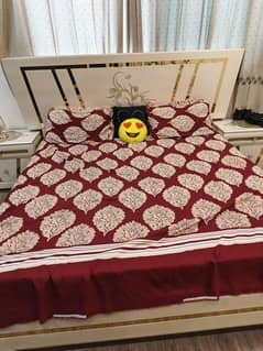 bed with 2 side tables dressing and matres