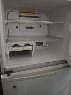 mitsubushi non frost fridge for sale  gas leak hay