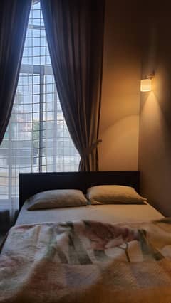 Queen Size Bed imported from Dubai 5 years used free spring matress