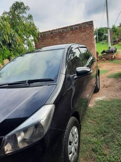 vitz  2015 , looking new urgent sale ,manufacture  2012 ,