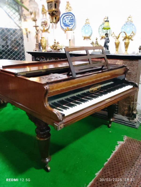 Grand Piano - Musical Instruments - 1103653991